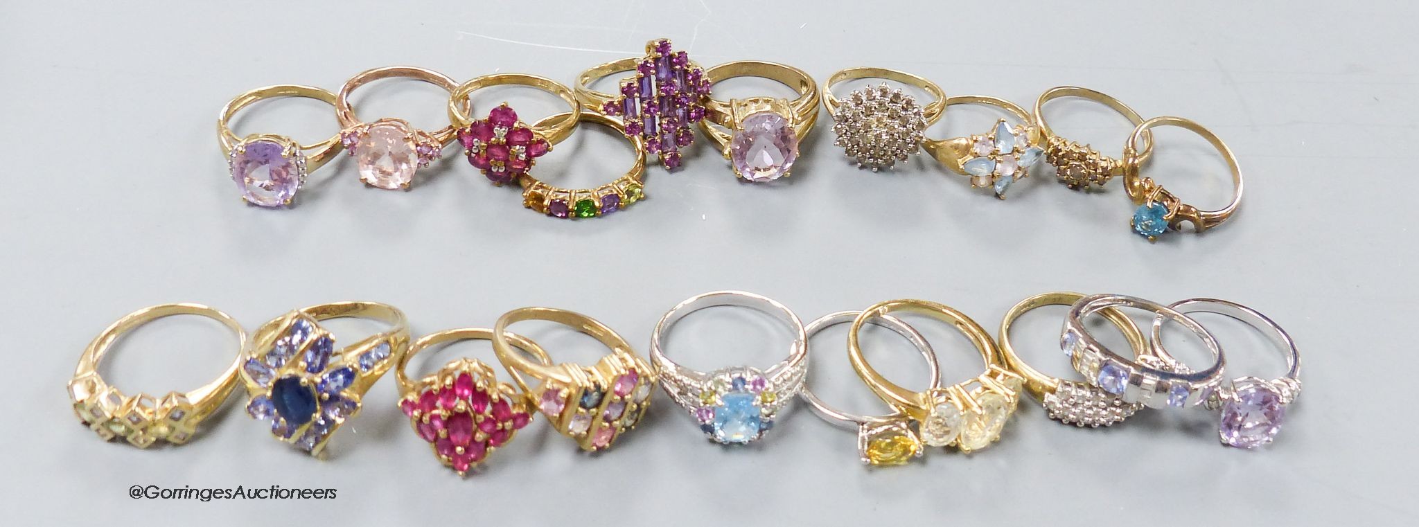 Twenty assorted modern 9ct or 9k and gem set dress rings, gross 59.1 grams.